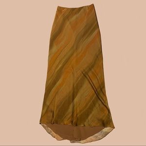 Woman’s ankle length coupè cut brown skirt, lined w/ 100% polyester
